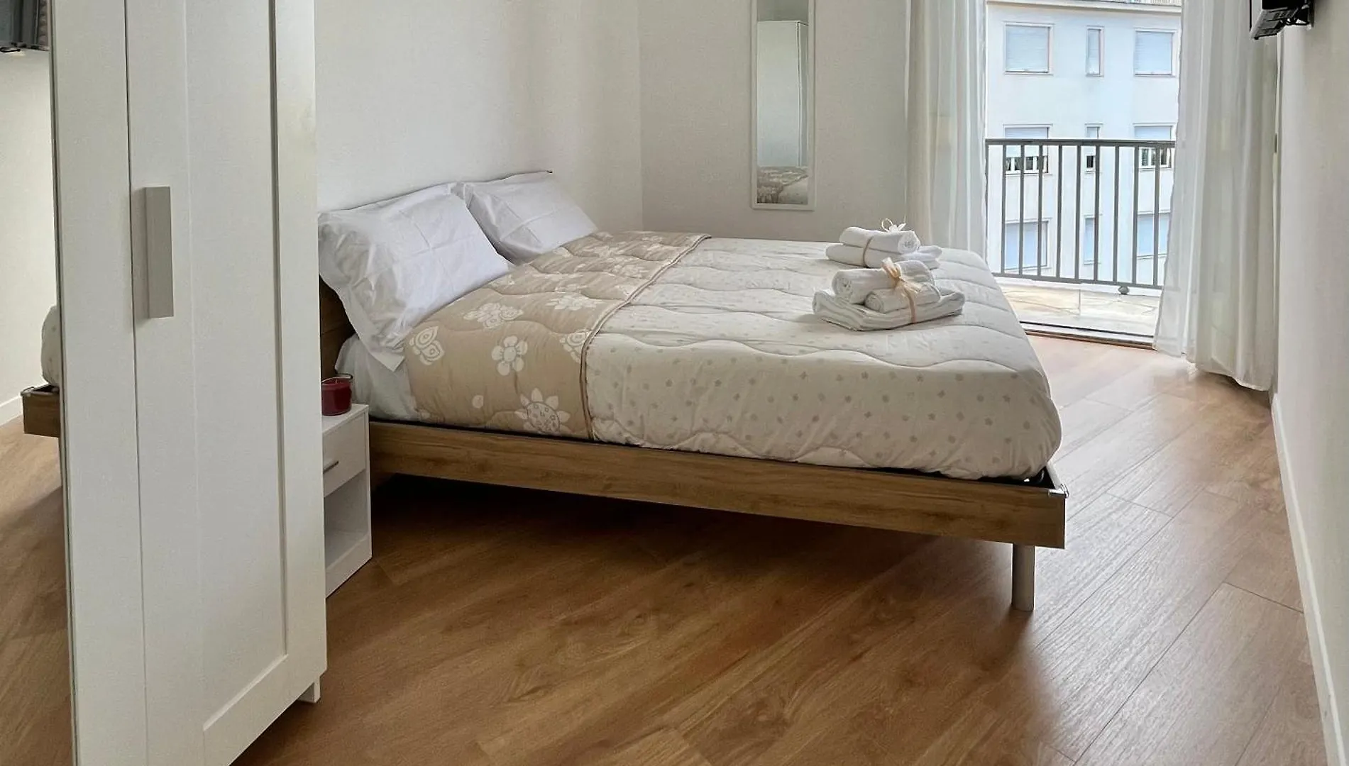 Pyramidhouse Rome - Apartment 100Mq With View - 2Km From The Colosseum